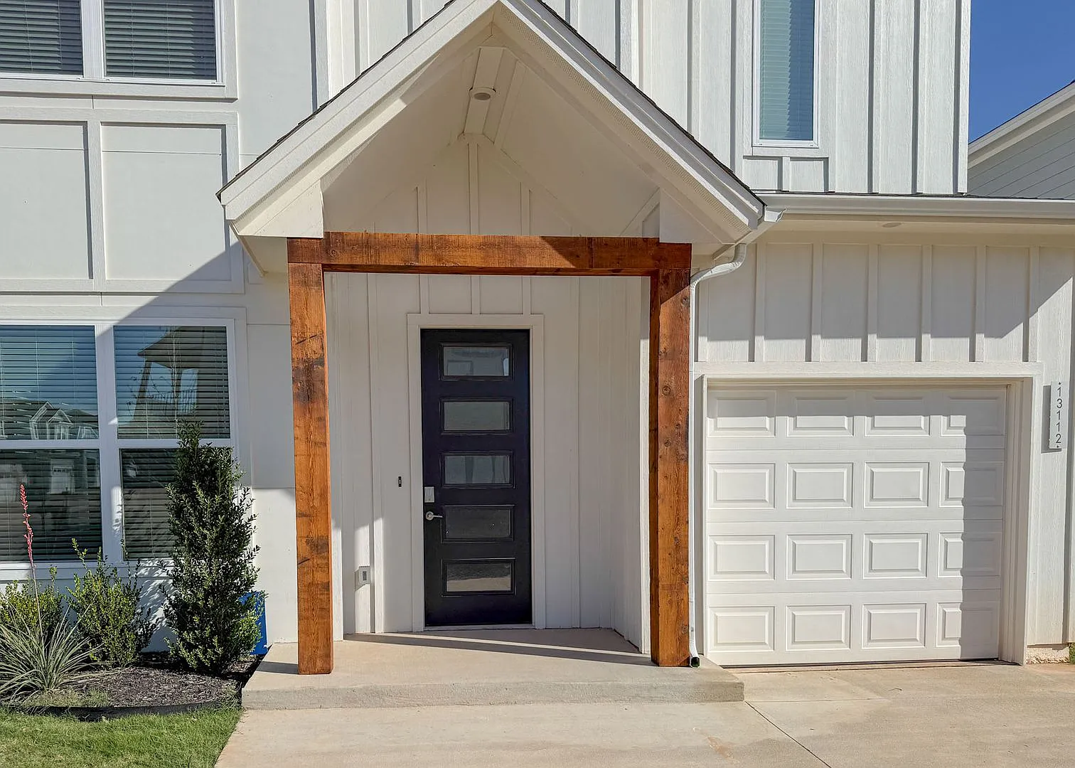 2025 Built Modern 3-Bedroom Home in Highland Pointe — Photo 2