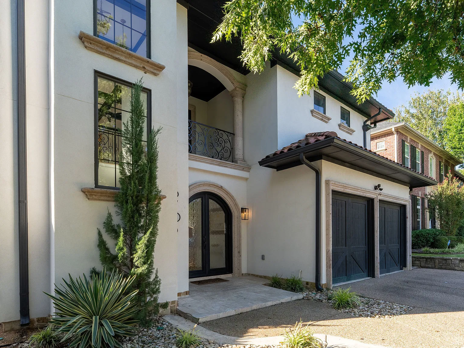 5 bed, 4670 sqft, $8,750 — Photo 1