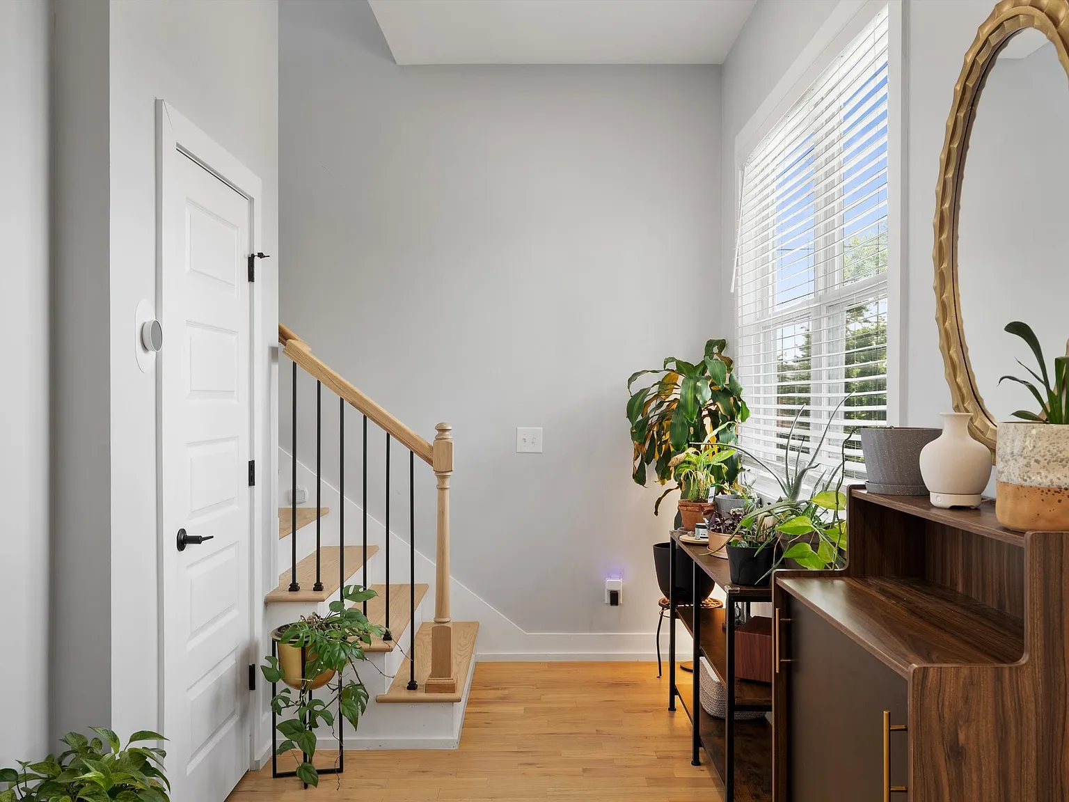 3 bed, 3.0 bath, 1936 sqft, $3,400 — Photo 4