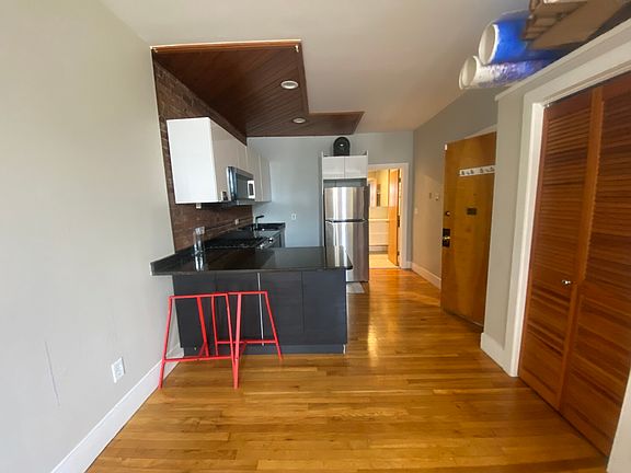 3rd image of 210 Hemenway St APT 1A