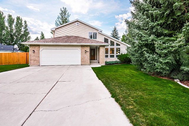 1st image of 207 W Stone Run Ln