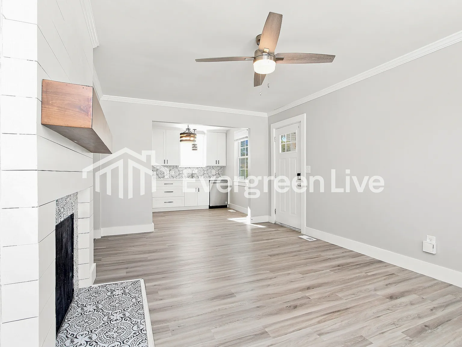 4 bed, 2.0 bath, 1000 sqft, $1,545 — Photo 4