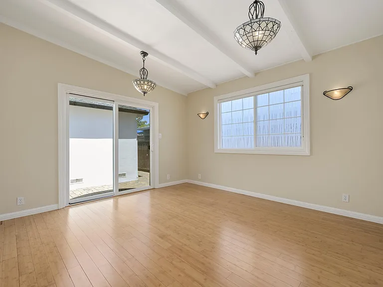 3419 Flora Vista Ave — Photo 5