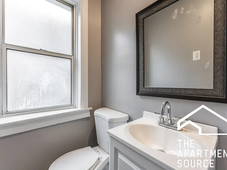 5692 N Ridge Ave #1E — Photo 3