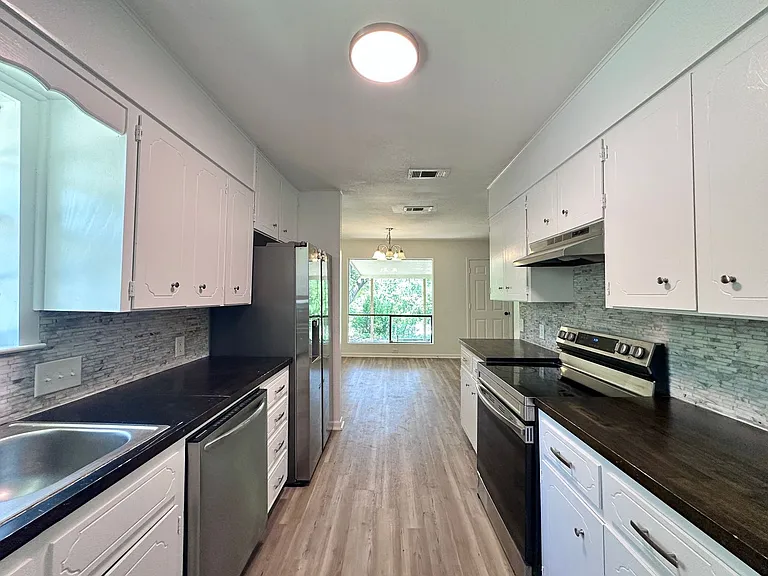 3822 Valley View Dr — Photo 15
