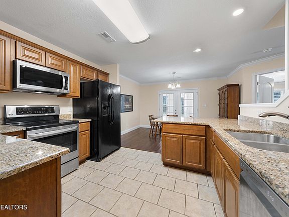 3rd image of 2562 Keeneland Dr