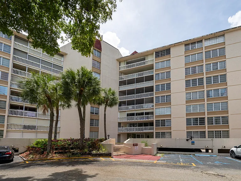 6911 Environ Blvd #8G — Photo 26
