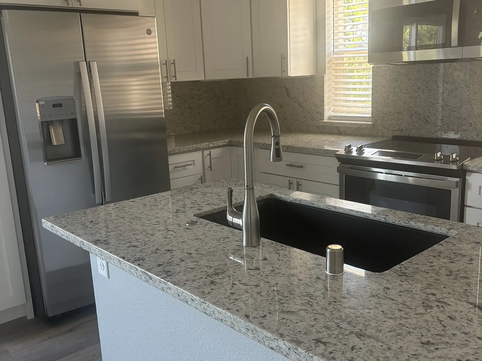 3 bed, 3.0 bath, 1196 sqft, $2,800 — Photo 4
