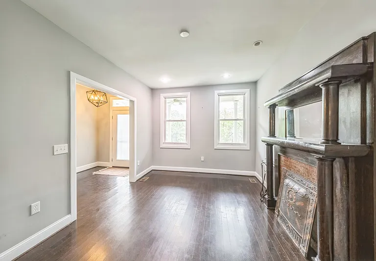723 K St NE — Photo 12