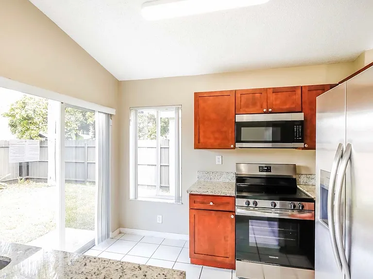 14232 SW 177th Ter — Photo 9