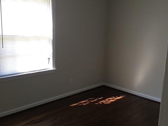 Bedroom 1 w/ceiling fan