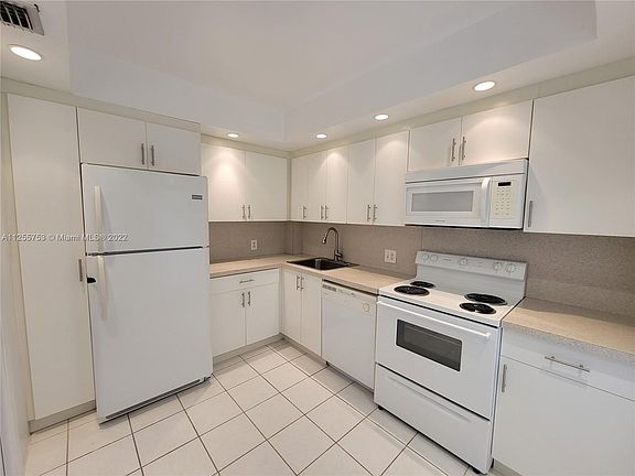 3rd image of 3150 N Palm Aire Dr APT 606