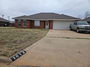 1613 Sommerset Pl, Altus, OK 73521