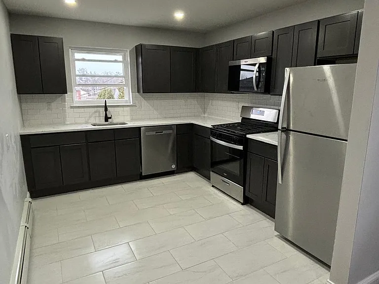 Karl Place Apartments — Photo 32