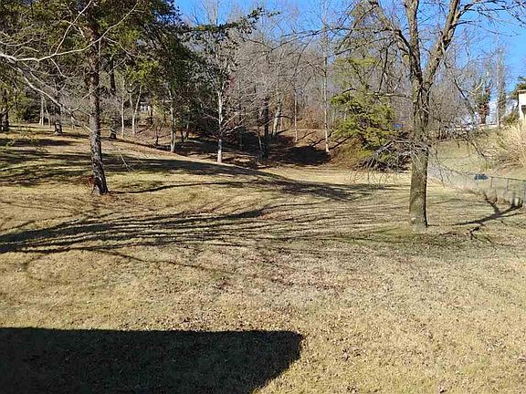 5th image of 240 Tanglewood Dr