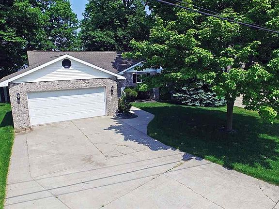3rd image of 10804 Emerald Dr