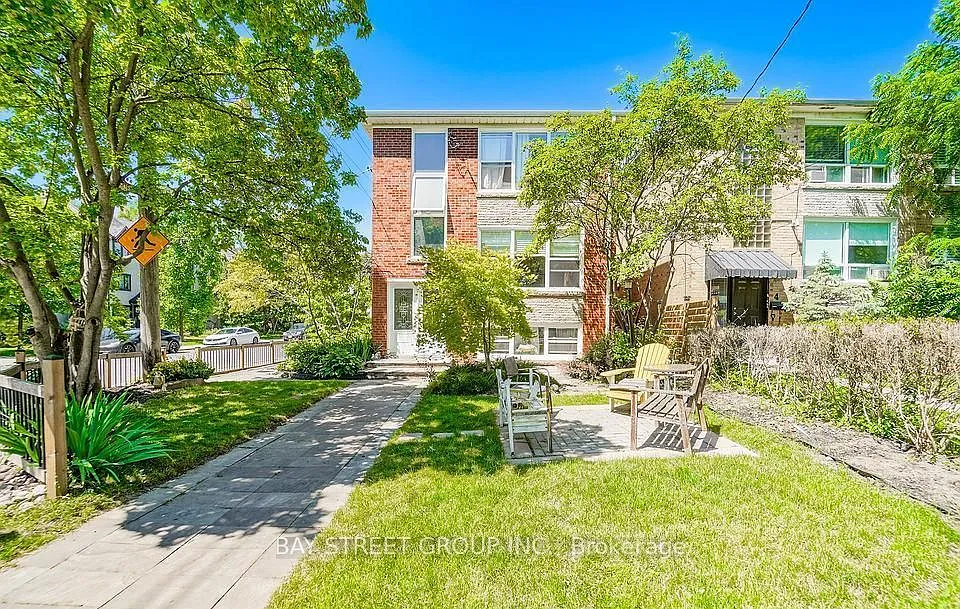 2 Rowley Ave #MAIN FLOOR