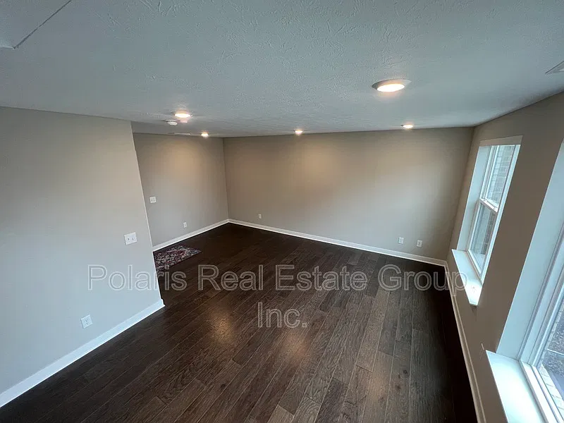 3 bed, 4.0 bath, 2073 sqft, $3,000 — Photo 2