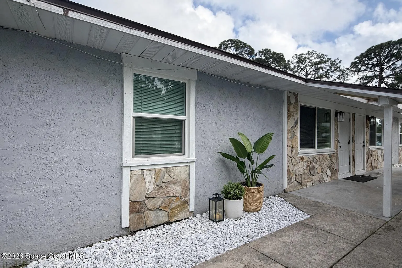 2 bed, 1.5 bath, 1568 sqft, $1,575 — Photo 1