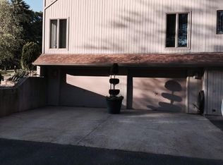 2 Price Ln, Smithfield, RI 02917