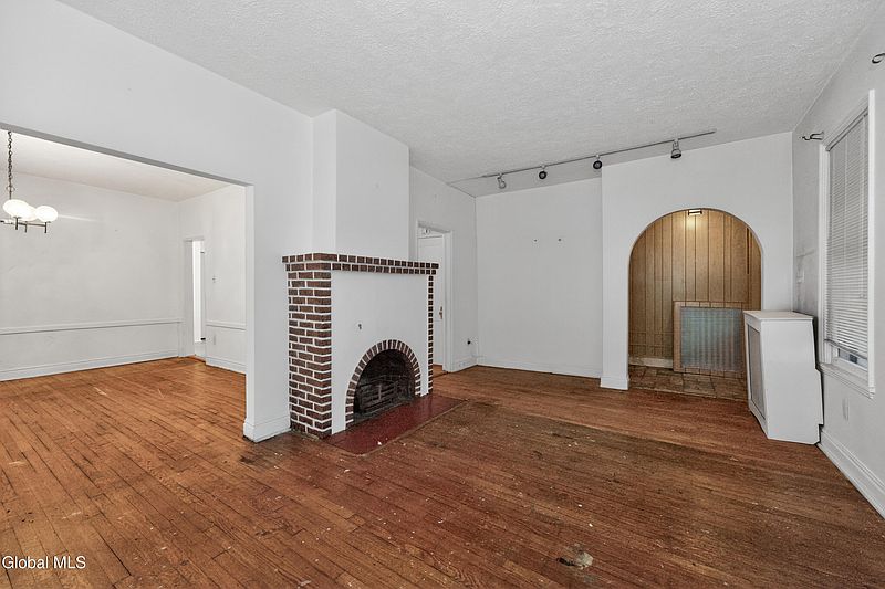 4th image of 58 Ryckman Avenue