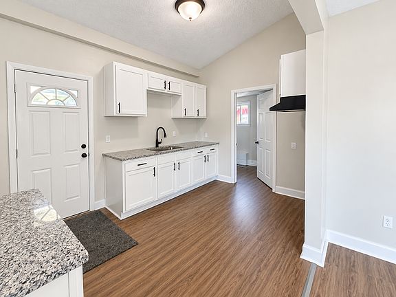 5th image of 4975 Owen St
