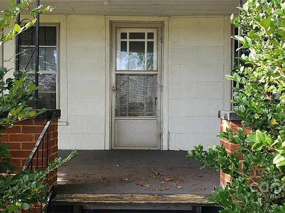 4th image of 2720 Newton Dr