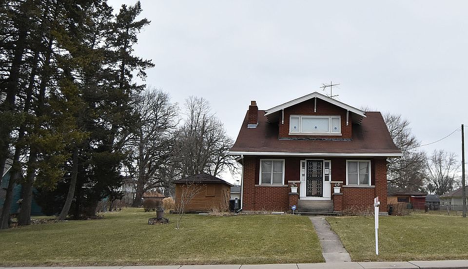 1st image of 900 W 57th Ave