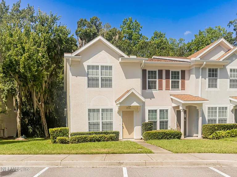3514 Twisted Tree Ln — Photo 1