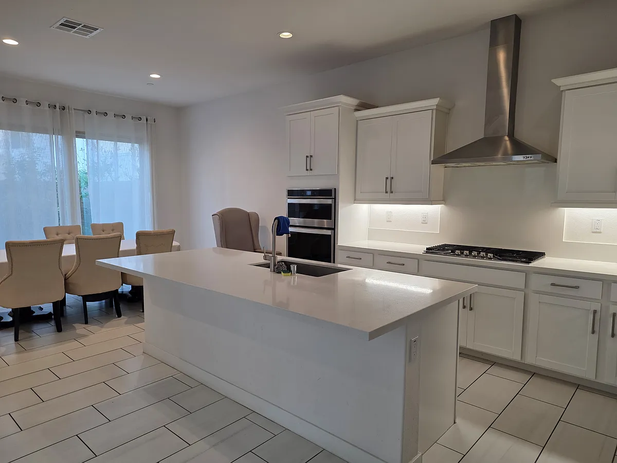 Building Photo - 134 Episode