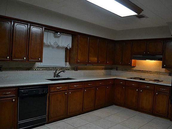 5th image of 13015 Maplewood Ln