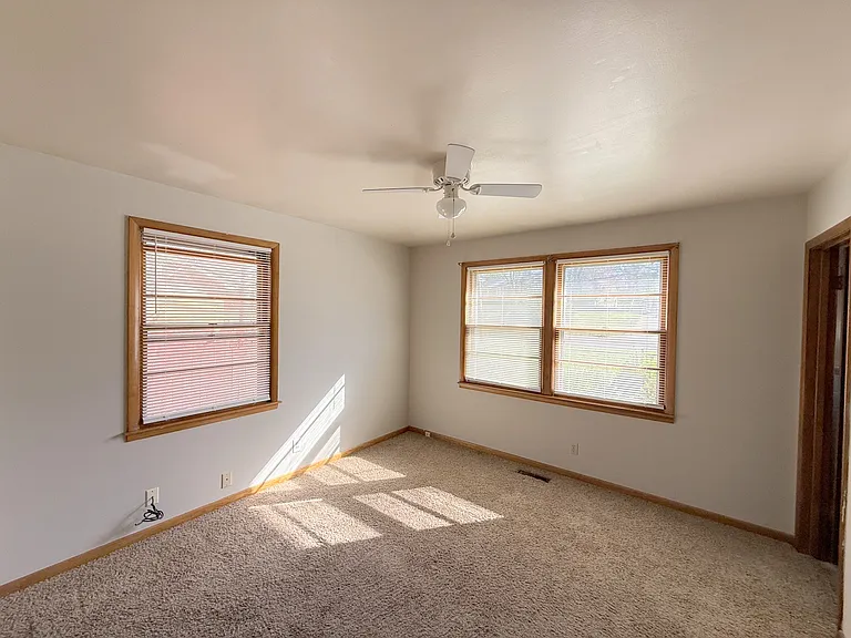 3811 Lakeview Dr NW — Photo 17