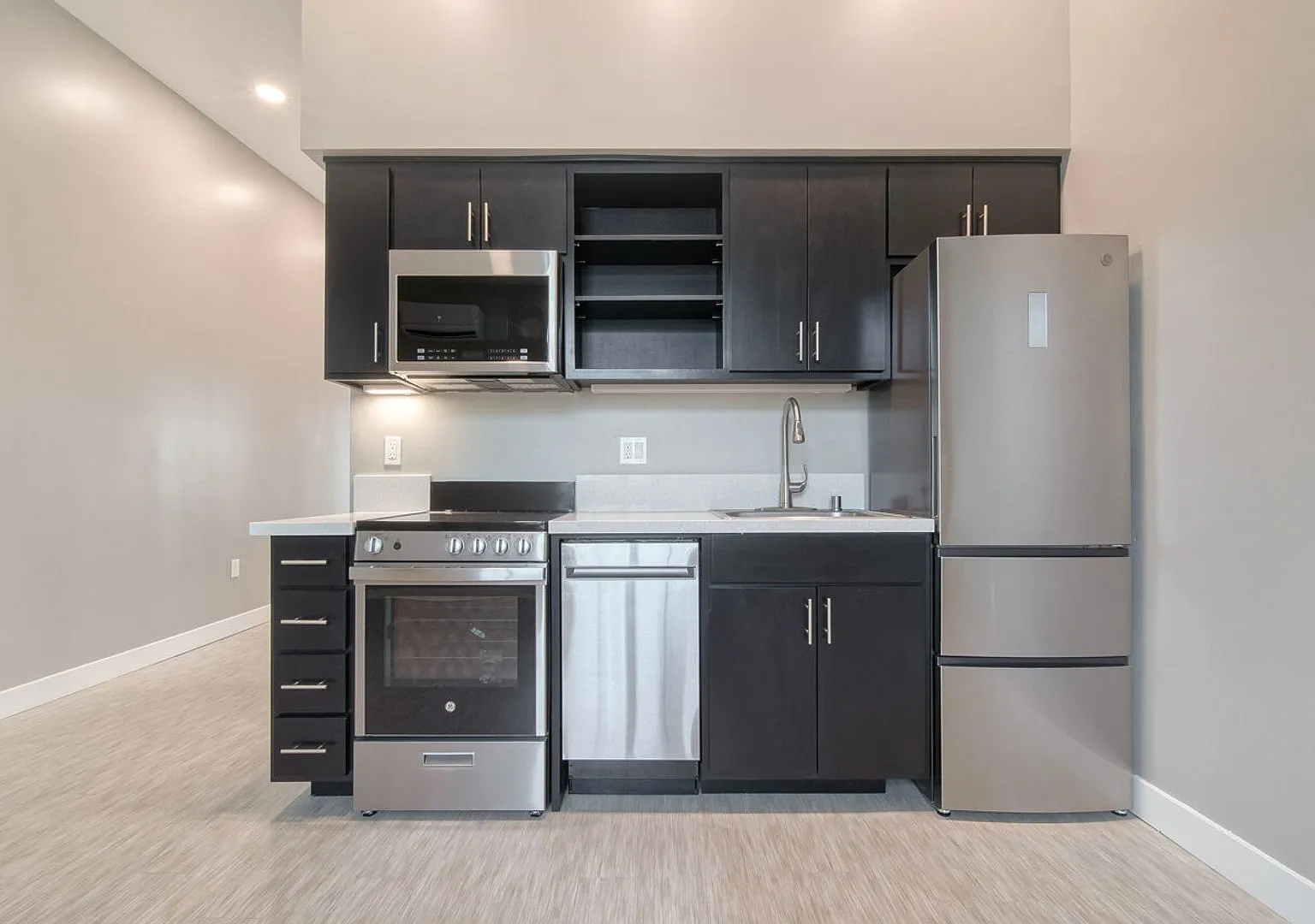 A16 Deco Flats Apts. - 2275 — Photo 4