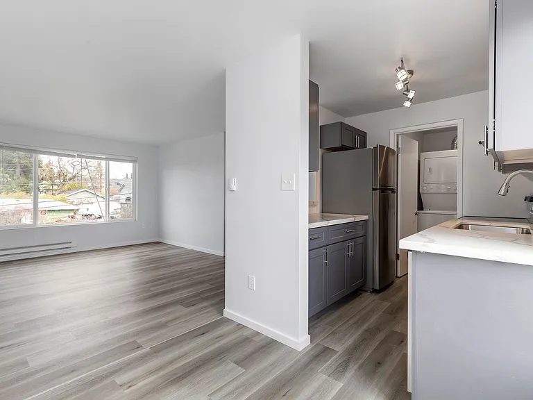 The Hallmark Apartments — Photo 24