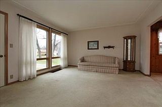3rd image of 2325 Valentine St NE