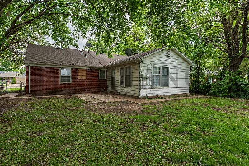 3 bed, 1.0 bath, 1231 sqft, $1,475 — Photo 2