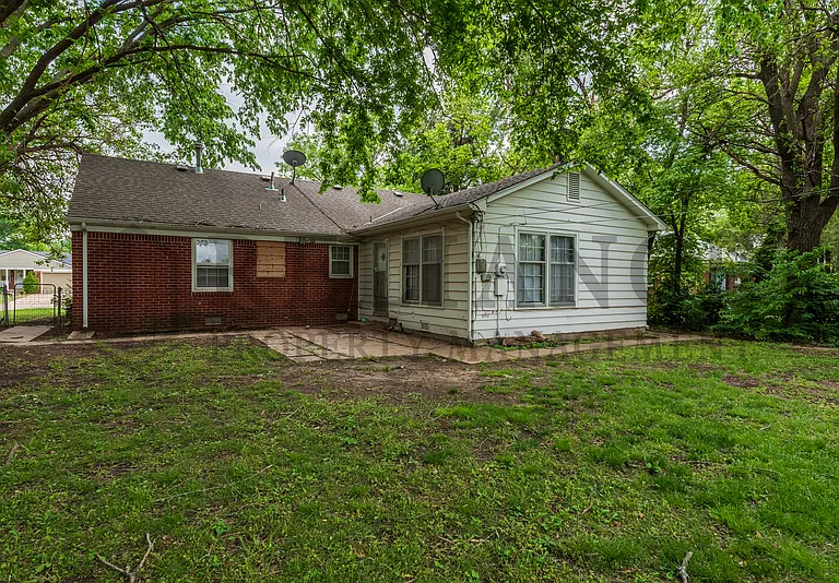 6114 E Rockwood Rd — Photo 2