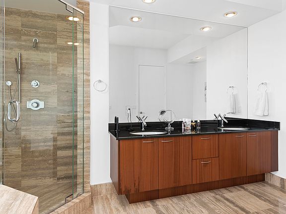 4th image of 15901 Collins Ave APT 506