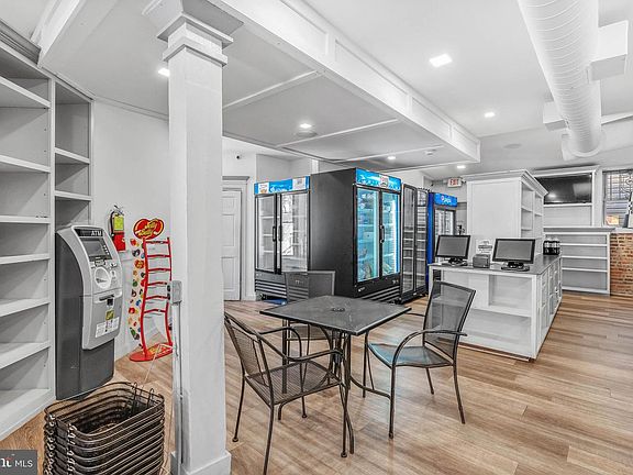 5th image of 4630 Umbria St