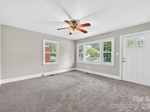 5th image of 4820 Charleston Dr