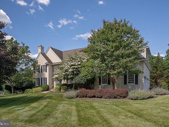 2nd image of 121 Spring Tree Dr