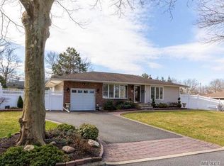 26 Coe Pl, Huntington Station, NY 11746