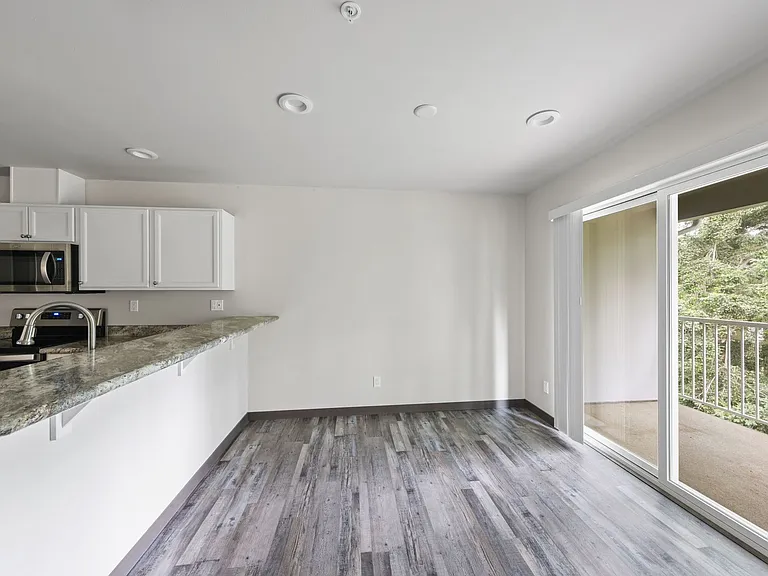 1621 SW Mulberry Pl #D304 — Photo 2