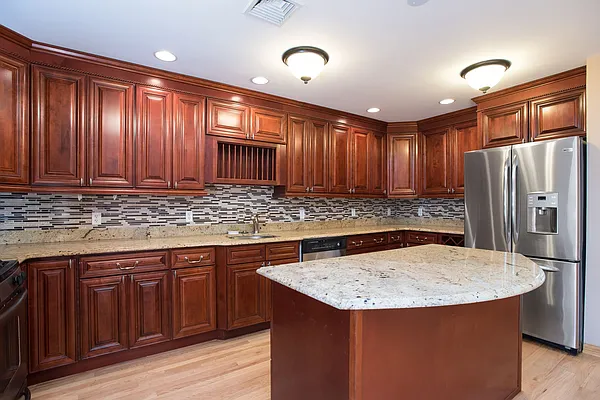 Sold by Nestseekers | media 9