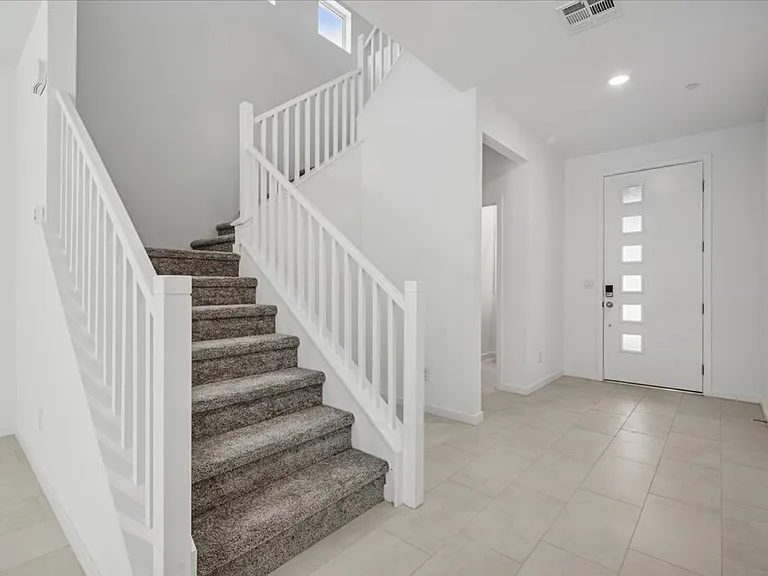 311 Mount Tyndall St — Photo 8