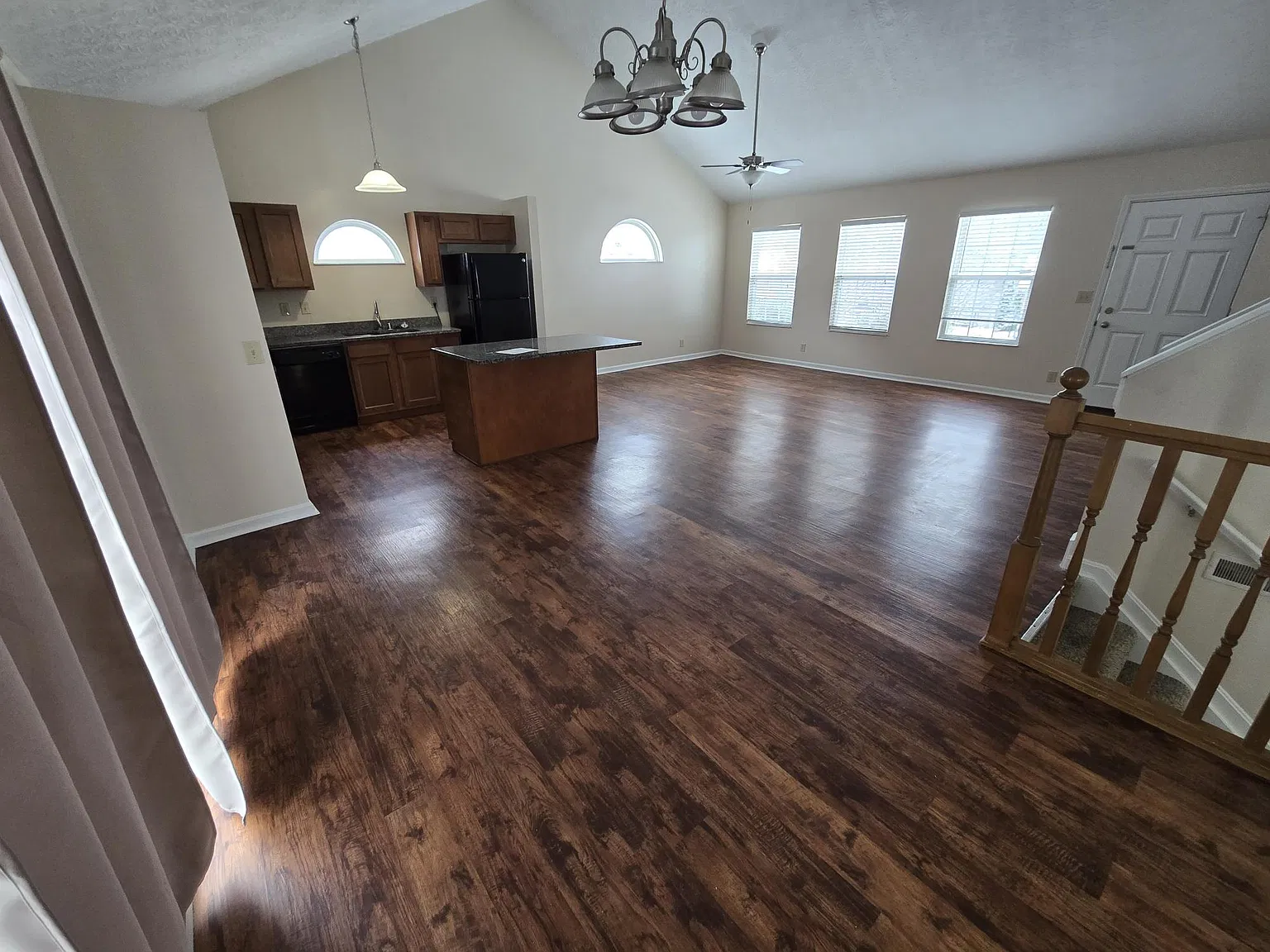 3 bed, 2.5 bath, 1300 sqft, $2,100 — Photo 3