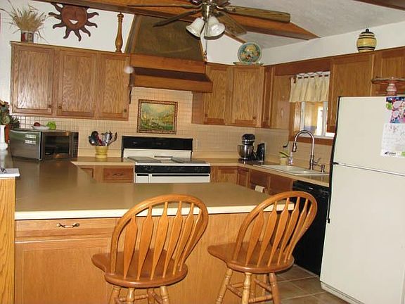 Kitchen with Breakfast Bar