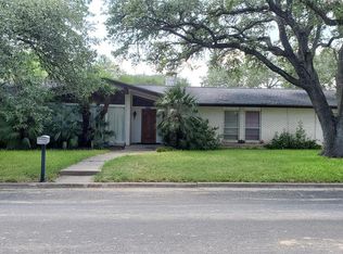 101 N Upton Ave, Schulenburg, TX 78956