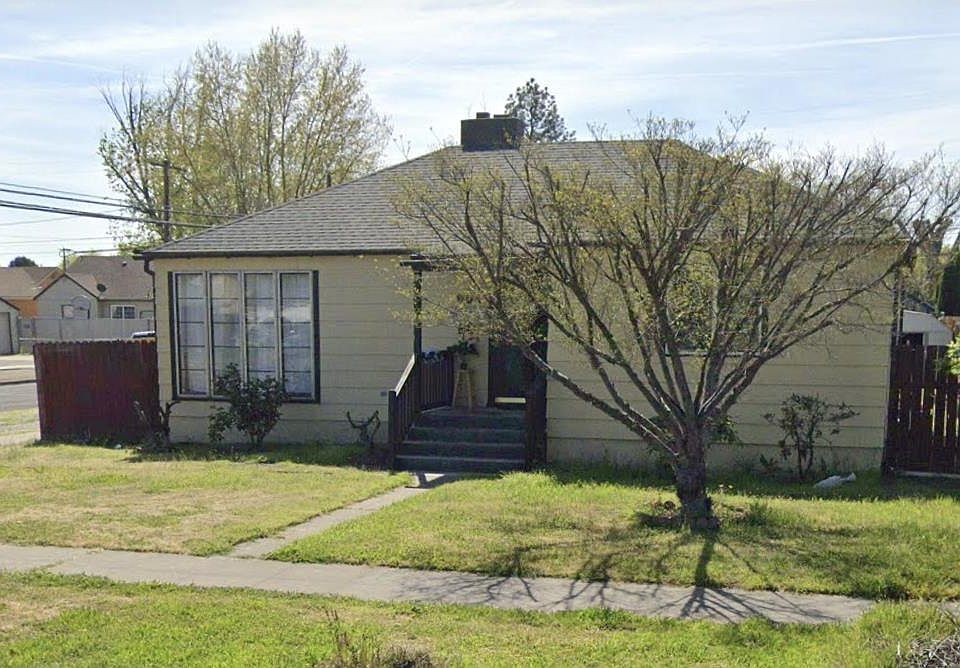 1st image of 904 W Margaret St