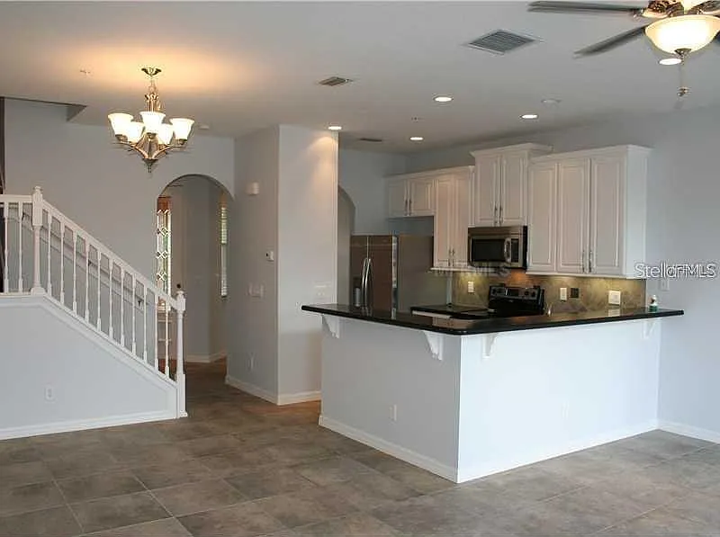 3 bed, 2.5 bath, 1601 sqft, $2,400 — Photo 3